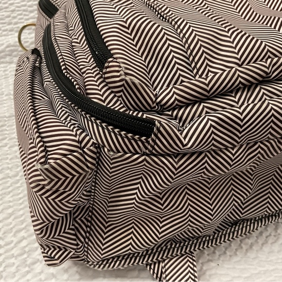 JuJuBe Be Right Back Chevron Patterned Queen of the Nile Diaper Bag Backpack - Picture 8 of 16